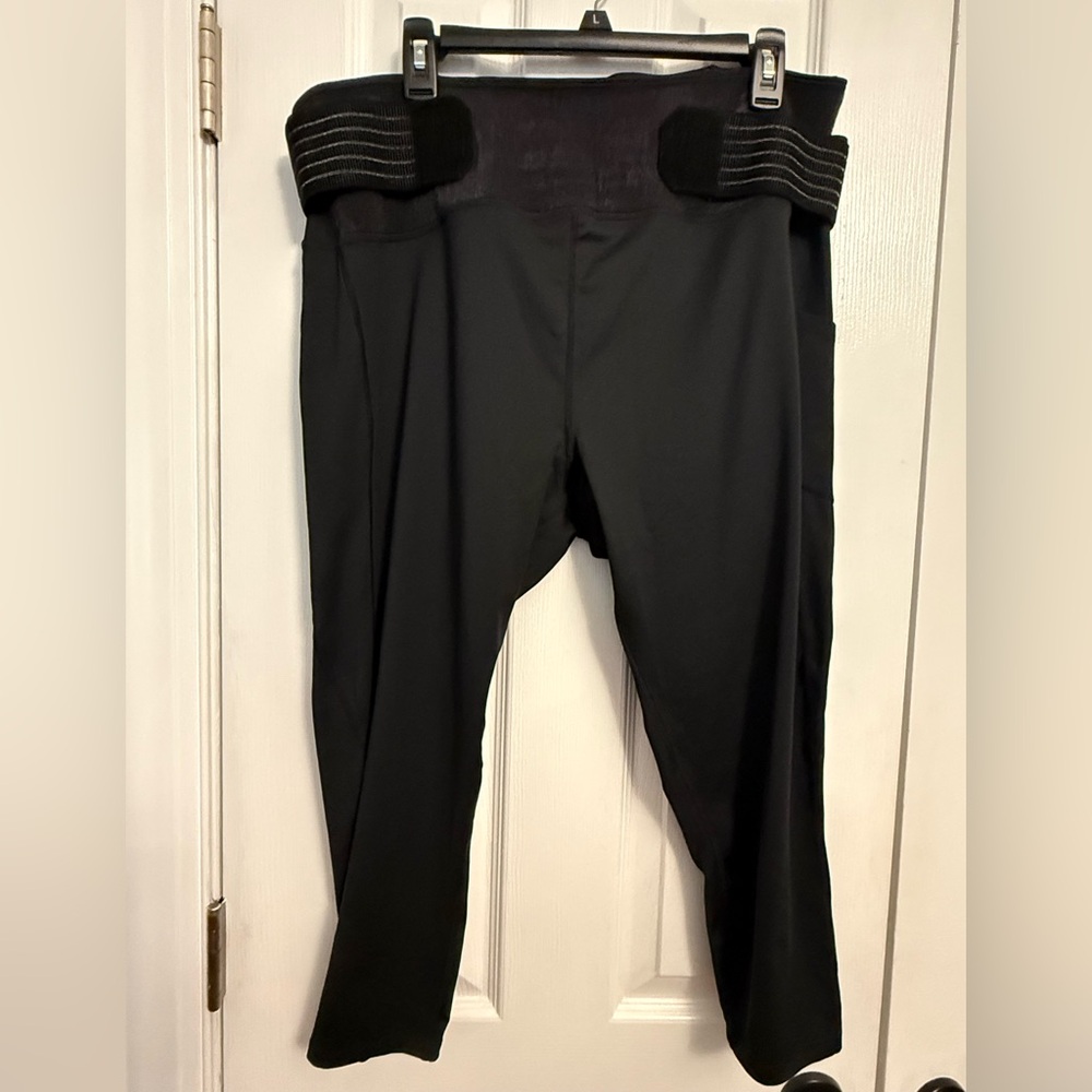 Tommy Copper Capri Leggings with back support